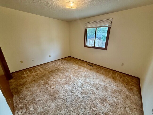 Building Photo - 4808 N Franklin Ave