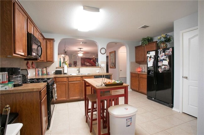 Building Photo - 11005 Short Springs Dr