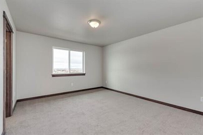 Building Photo - 1307 Westwood Cir