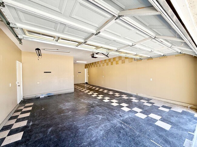 Building Photo - Blackmore Ranch Cul-de-Sac Home w/ Loft, 3-Car Tandem Garage & RV Parking