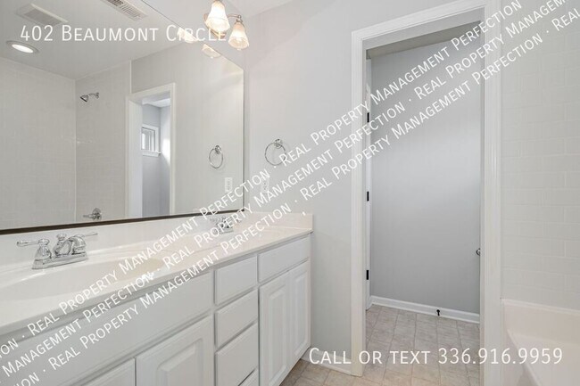 Building Photo - 402 Beaumont Cir