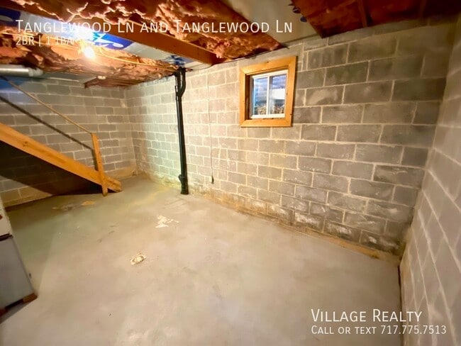 Building Photo - 442 Tanglewood Ln