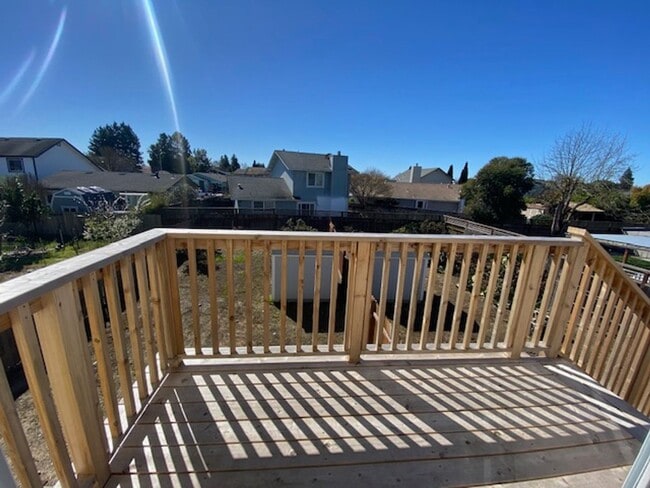 Building Photo - Spacious 3 Bed/2 Bath Duplex~ PG&E & Water Included Huge Savings!!