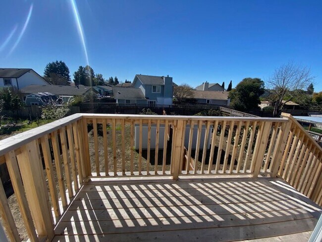 Building Photo - Spacious 5 Bed/4 Bath~