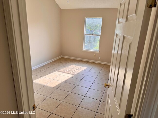 Building Photo - 7011 Hampton Dr