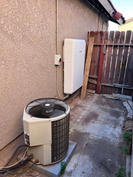 Building Photo - 13201 Lakota Dr