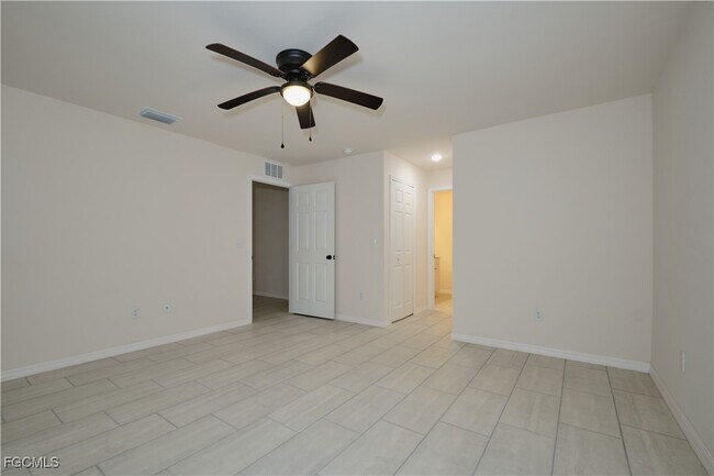 Building Photo - 402 SE 1st Terrace