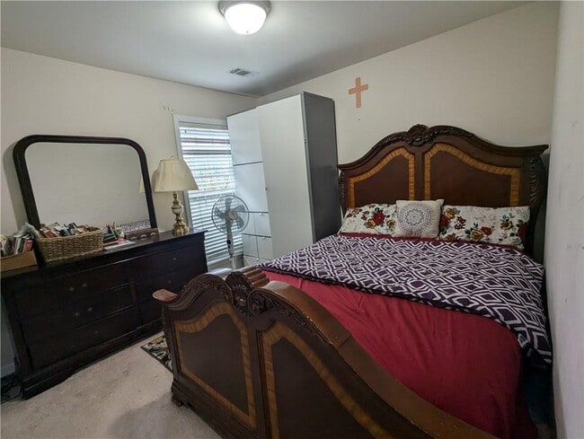 Building Photo - 815 Earlham Dr