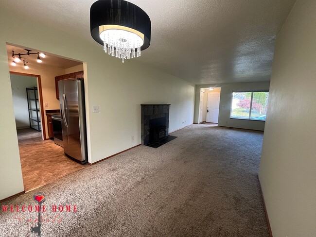 Building Photo - Beautiful Remodeled Rambler!!!  Come enjoy...