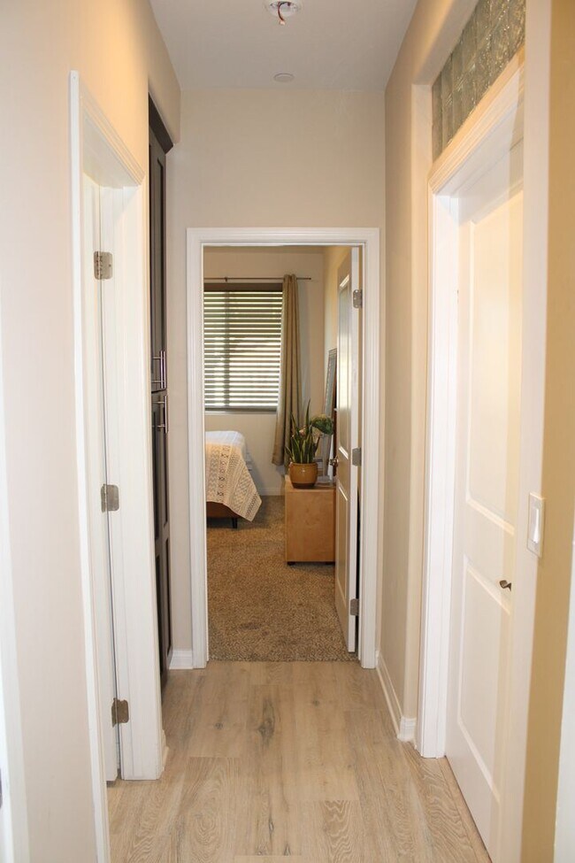 Building Photo - 1327 Clasico Dr