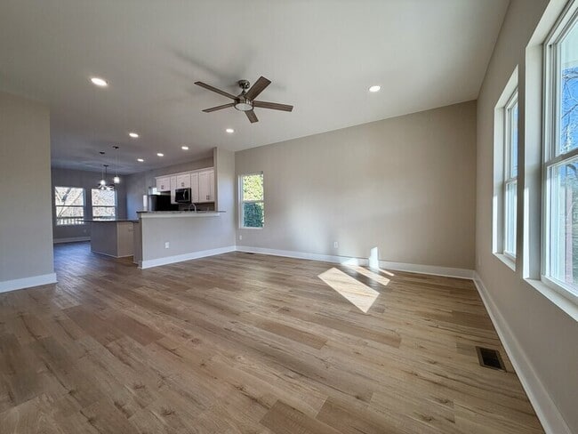 Building Photo - 75 Woodsdale Pl SE