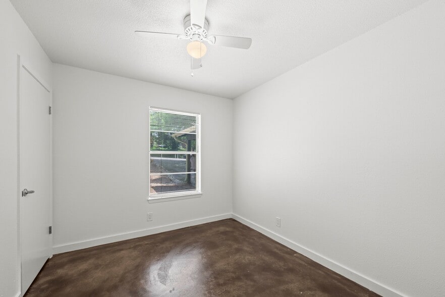 Building Photo - 3508 Southridge Dr