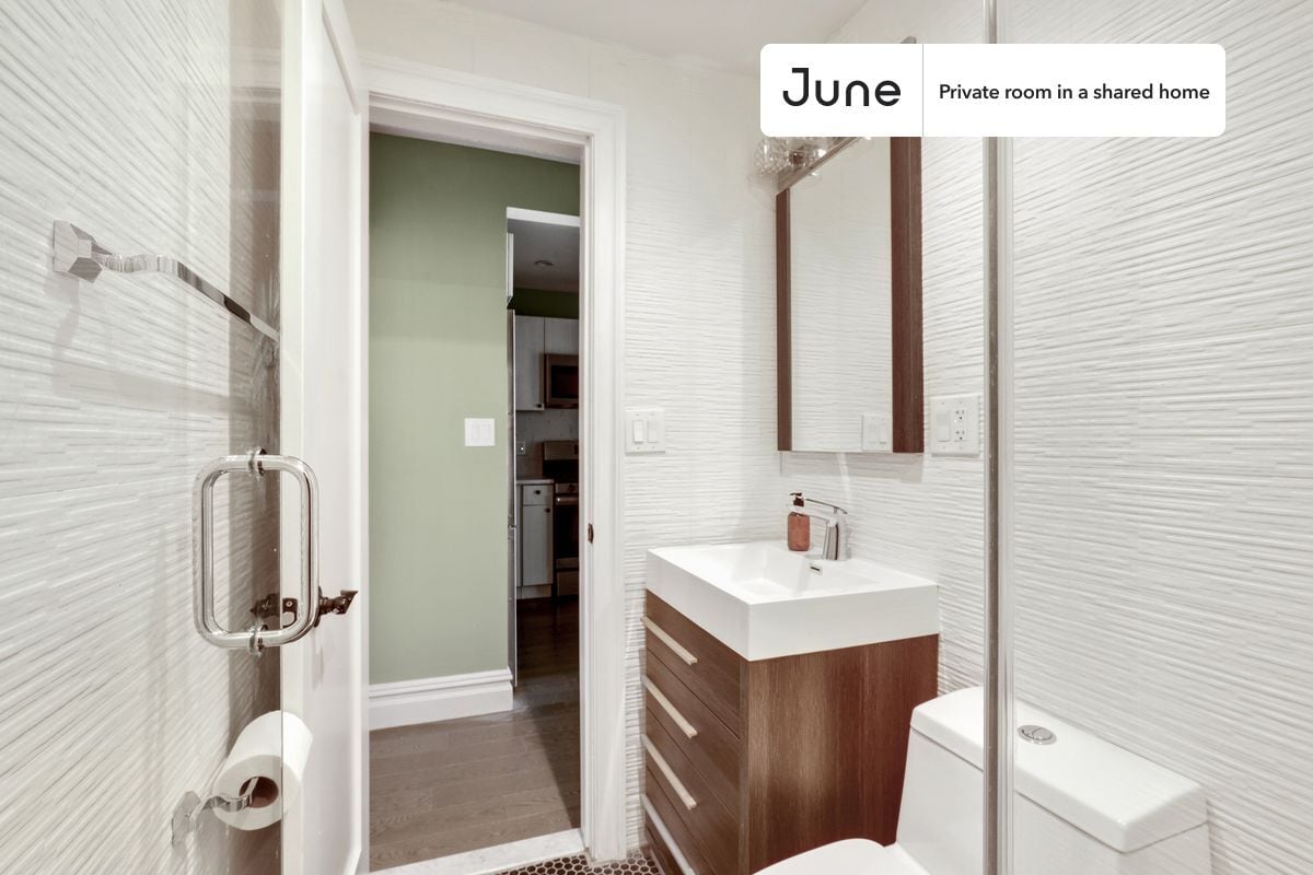 Building Photo - Room in Shared 3 bed/2 bath home