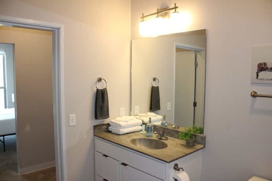 Building Photo - 4415 Lincoln Way