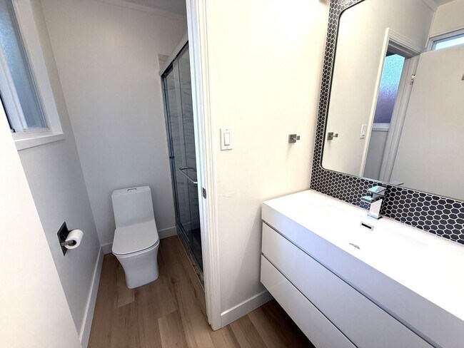 Building Photo - BEAUTIFUL UPDATED FOUR BEDROOM / TWO BATH ...