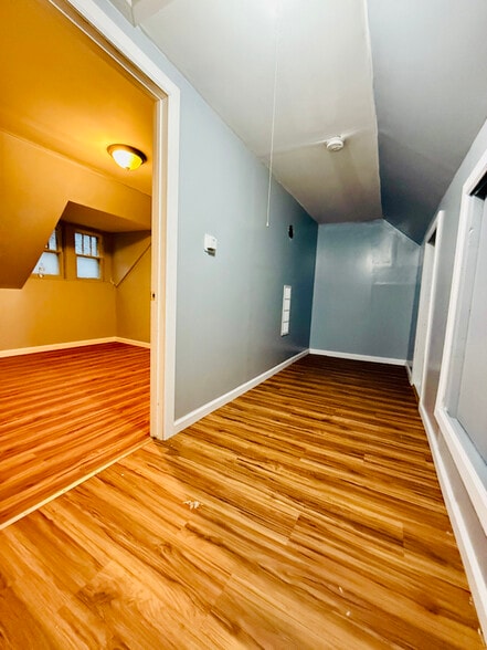 Building Photo - 88 Schutrum St