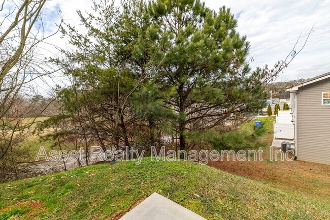 Building Photo - 923 Warrior Hill Dr