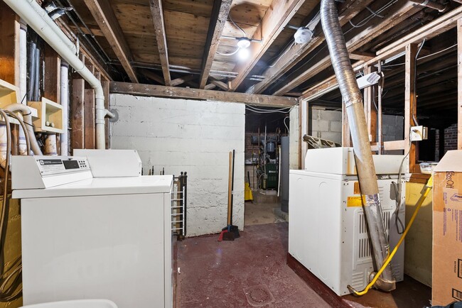 Building Photo - 280 Grand St