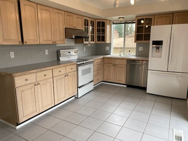 Building Photo - $3950 2520 SqFt, SFH/4BDR,2BA,office/Garag...
