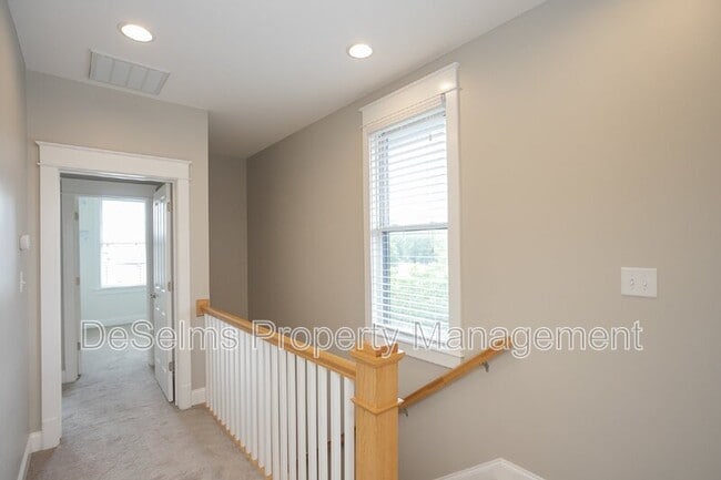 Building Photo - 3866 Somers Ln