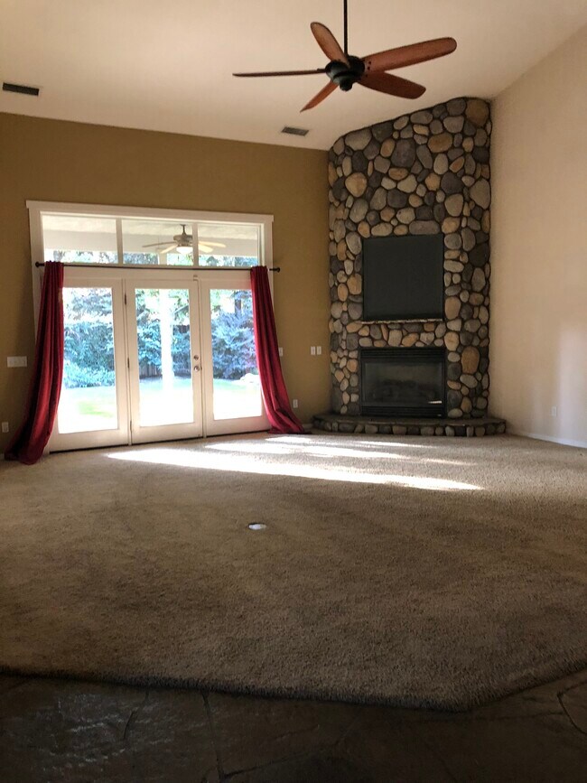 Building Photo - 2011 S Cottonwood St