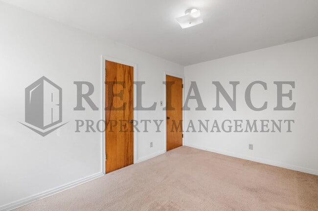 Building Photo - 363 N Woodlawn Blvd