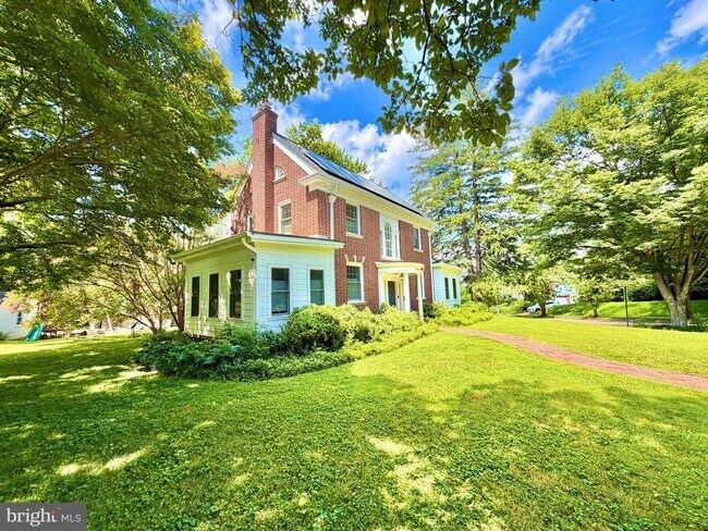 Building Photo - 7538 Morningside Dr NW