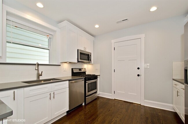 Building Photo - 5310 N Luna Ave
