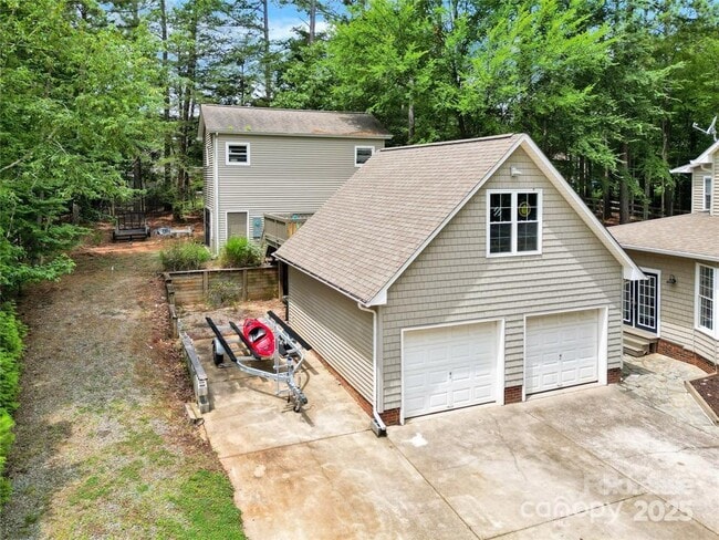 Building Photo - 832 Kemp Rd