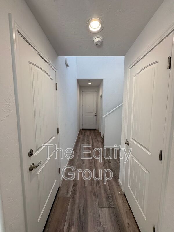 Building Photo - 1105 W Sedona Ave