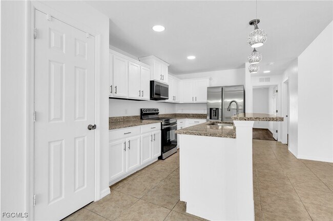 Building Photo - 1601 SW 12th Terrace