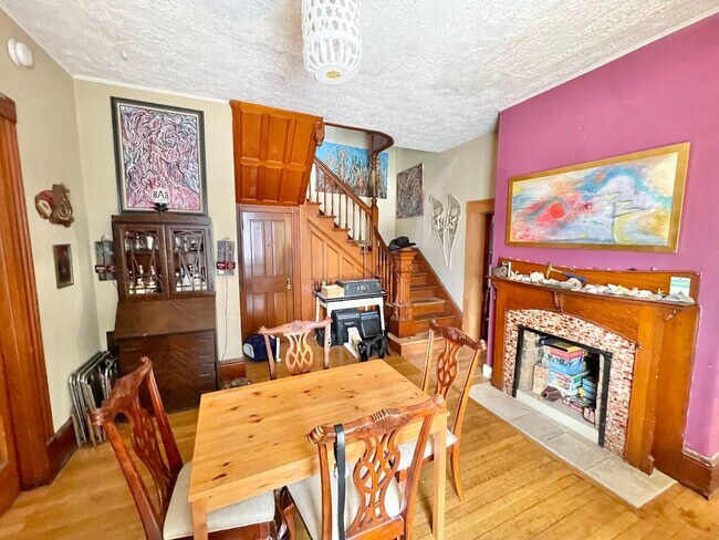 Building Photo - 3 Bedroom Apartment Superior Location South End of Burlington VT Available between 6/5-6/15