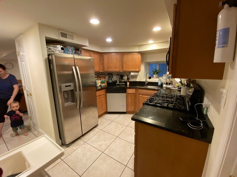 modern kitchen - 1859 Mintwood Pl NW