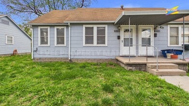 Building Photo - 413 E 6th St