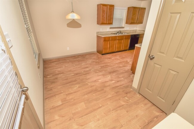 Building Photo - 2415 Peterborough Way