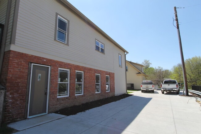 Building Photo - Modern One Bedroom Duplex at the Cottages -- A must-see!.