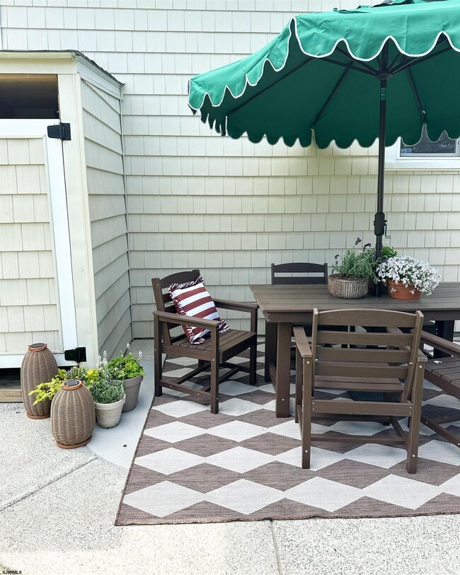 Building Photo - 17 S Derby Ave