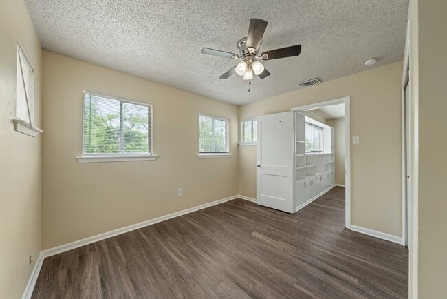 Building Photo - 310 Sumner Dr