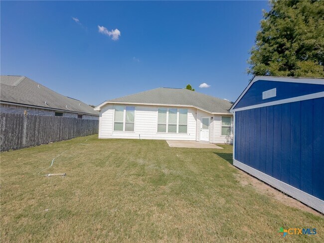 Building Photo - 111 Hackamore Ln