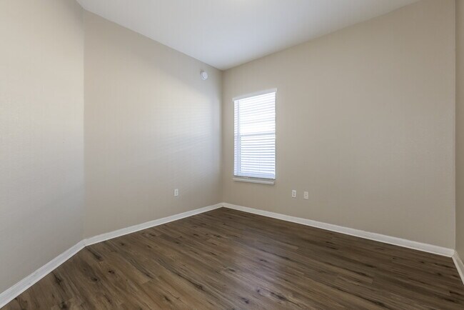 Building Photo - 3677 Sandhill Crane Dr