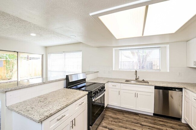 Building Photo - 15610 Cabot Creek Cir