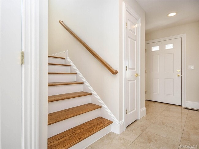 Building Photo - 24 Sintsink Dr W