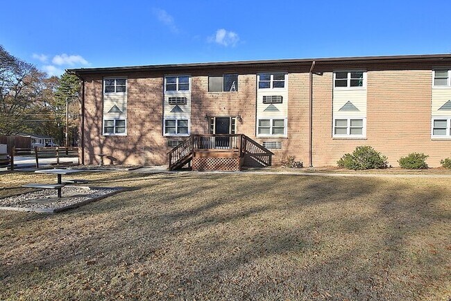 Building Photo - 1219 Lakeview Dr NW