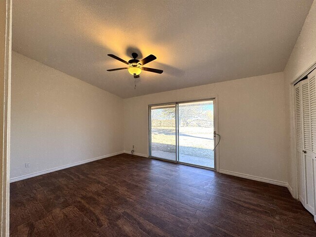 Building Photo - 777 Clouse Dr