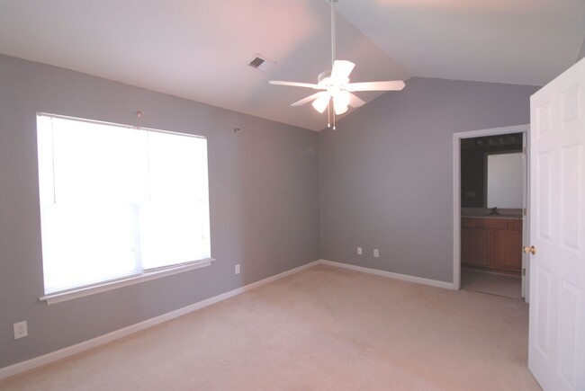 Building Photo - Maintenance free 2 bedroom suite townhouse...