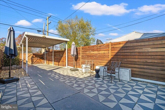 Building Photo - 134 35th St NE