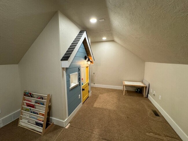 Building Photo - 5101 Emmeline Dr