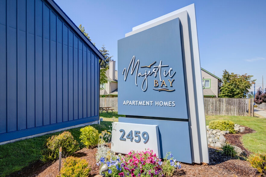 Building Photo - Majestic Bay