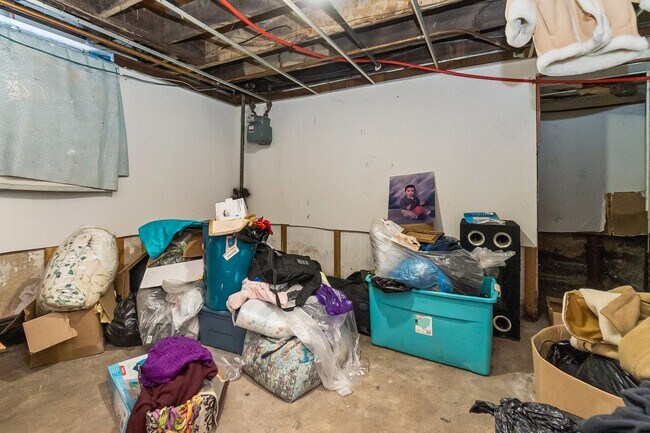 Building Photo - ? Spacious 3-Bedroom Home in Allentown – M...