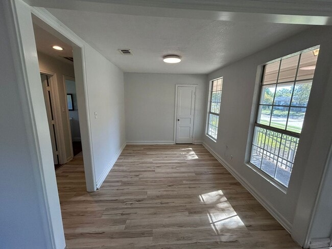 Building Photo - A hassle-free lifestyle